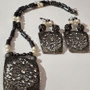 Elegant Black and Silver Necklace Jewelry Set